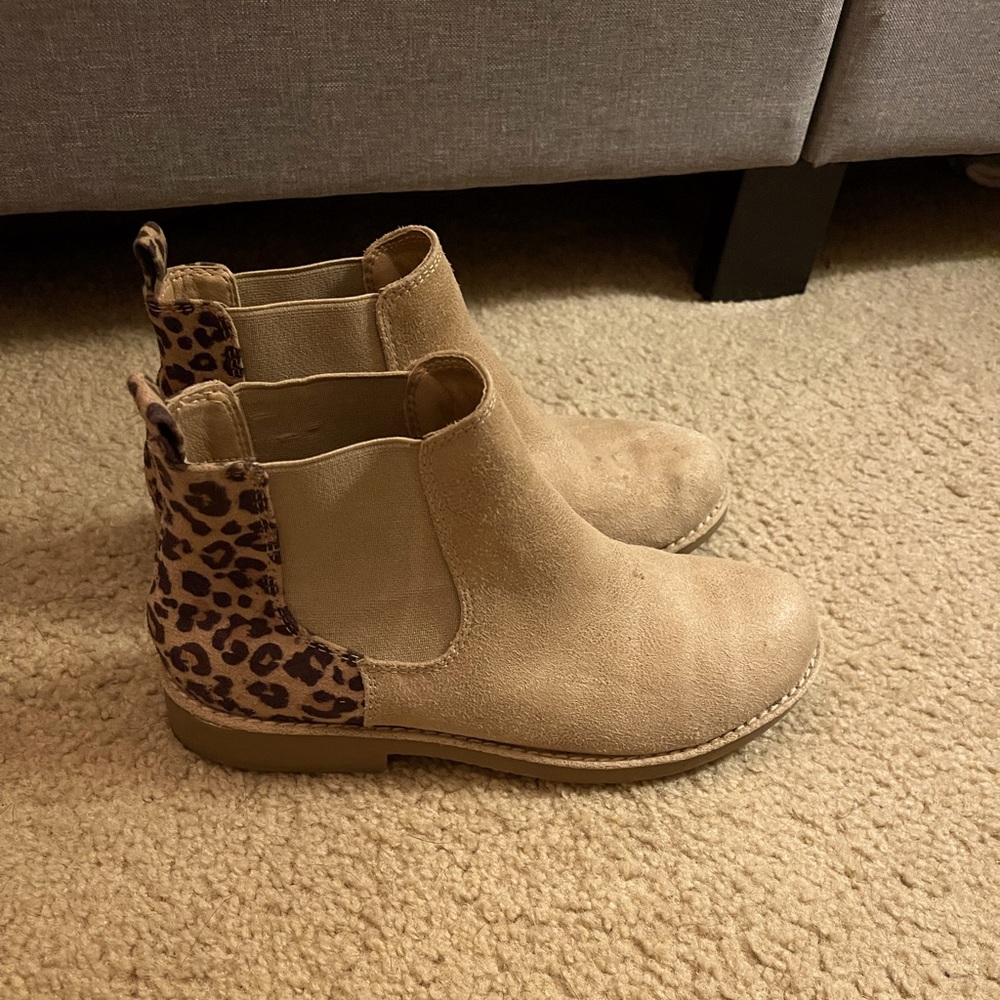 Size 6.5 suede booties